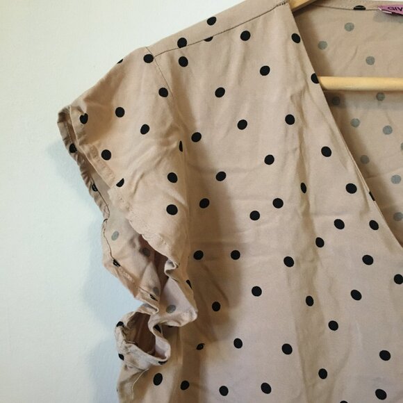 NWOT Rockabilly Polka Dot Flutter Cap Sleeve Button Up Blouse - Picture 3 of 15